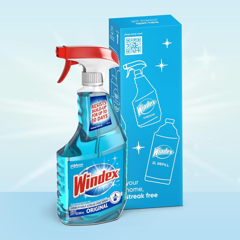 Windex Original Glass Cleaner Spray, Streak-Free Shine, 680 ml Bottle Made with 100% Ocean Bound Plastic